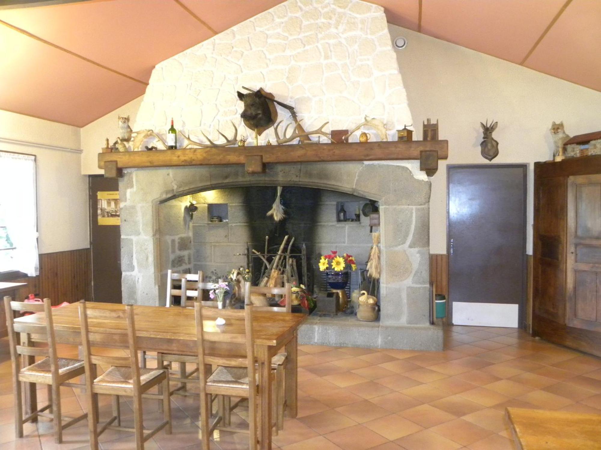 Auberge les Volpilières Ruynes-en-Margeride Esterno foto